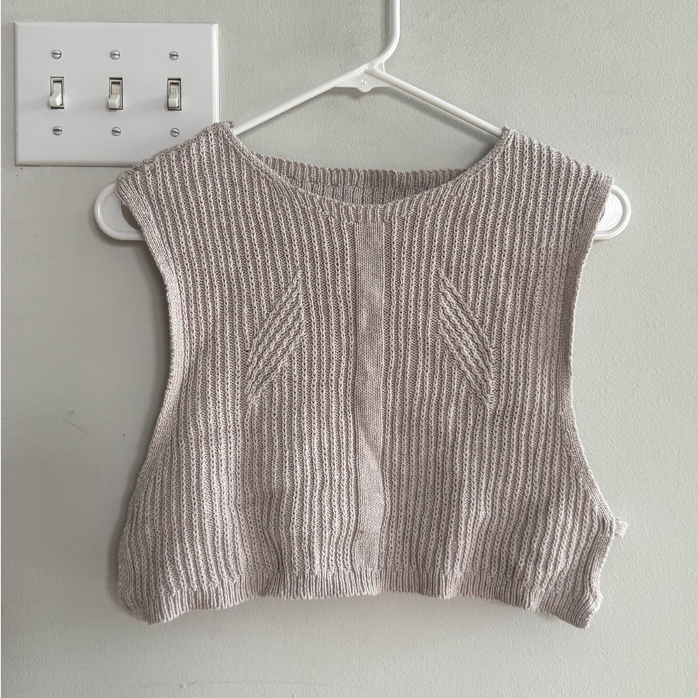 Cream Cropped Sweater Vest - Picture 3 of 13